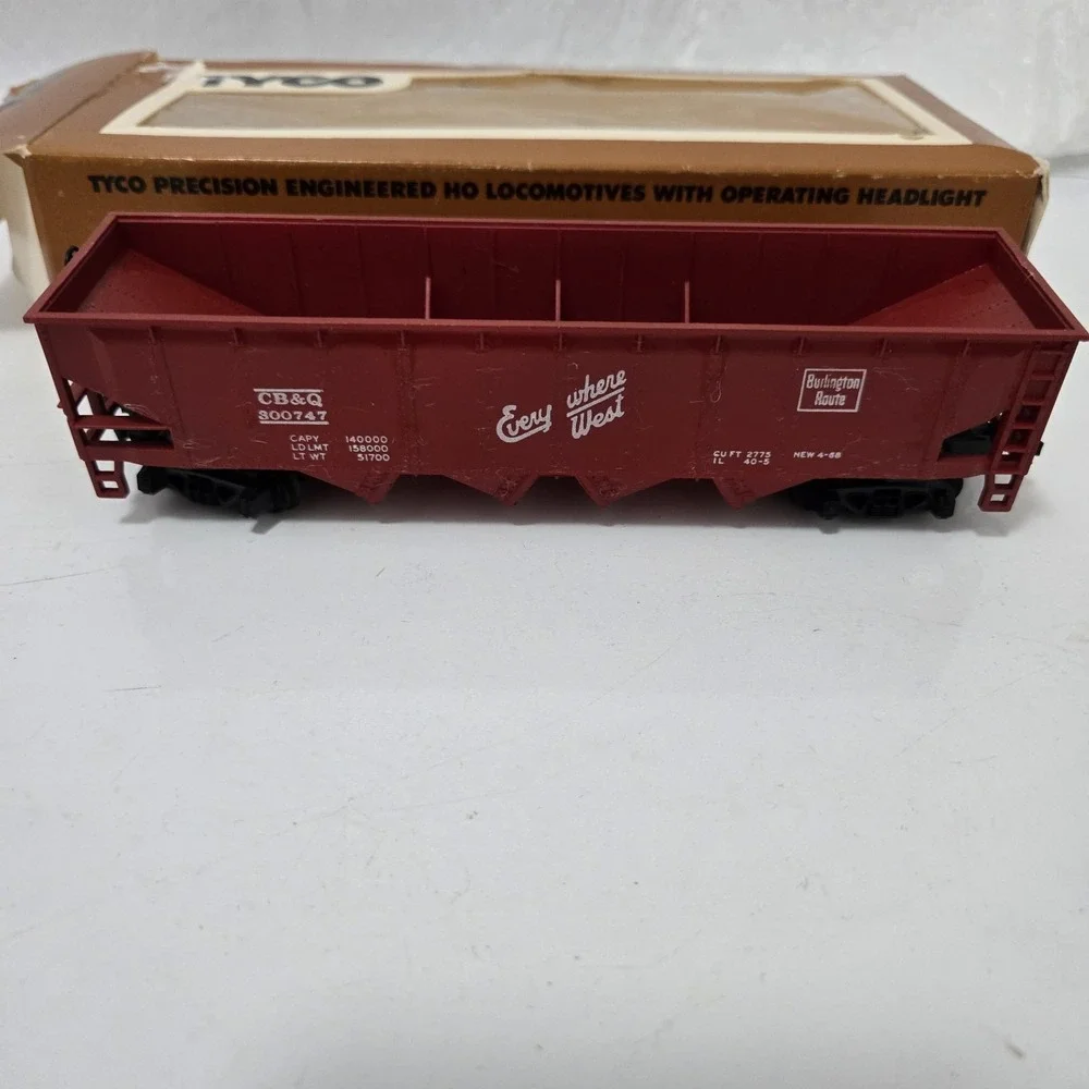 Vintage TYCO HO Scale Freight Car Lot Southern Log Car & CB&Q Hopper w/ Boxes